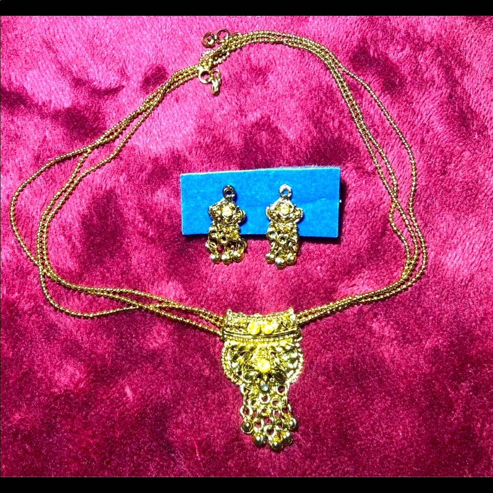 Brass color jewelry. Necklace and ear rings.